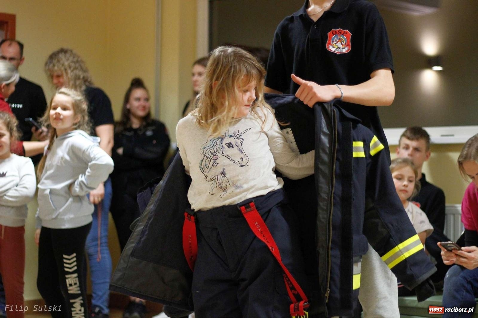 Zdjęcie w galerii na portalu naszraciborz.pl: Strażacka nocka w Markowicach - leśny zwiad i ognisko w grodzie wiadomości z regionu