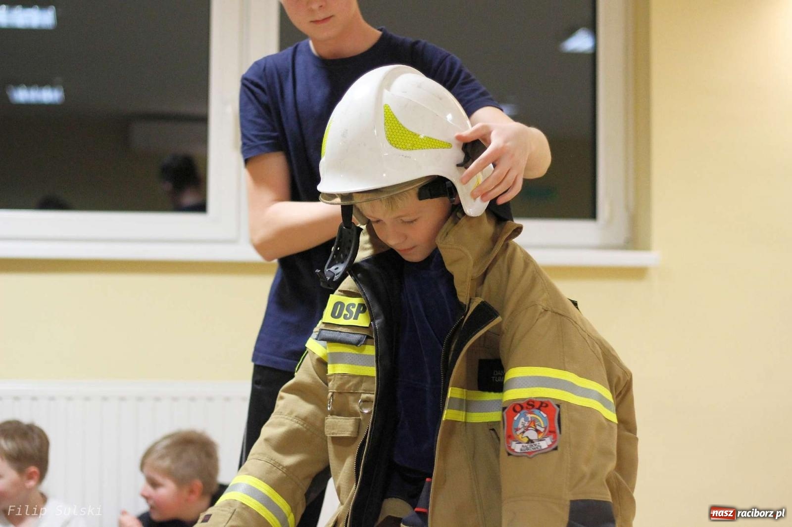 Zdjęcie w galerii na portalu naszraciborz.pl: Strażacka nocka w Markowicach - leśny zwiad i ognisko w grodzie wiadomości z regionu