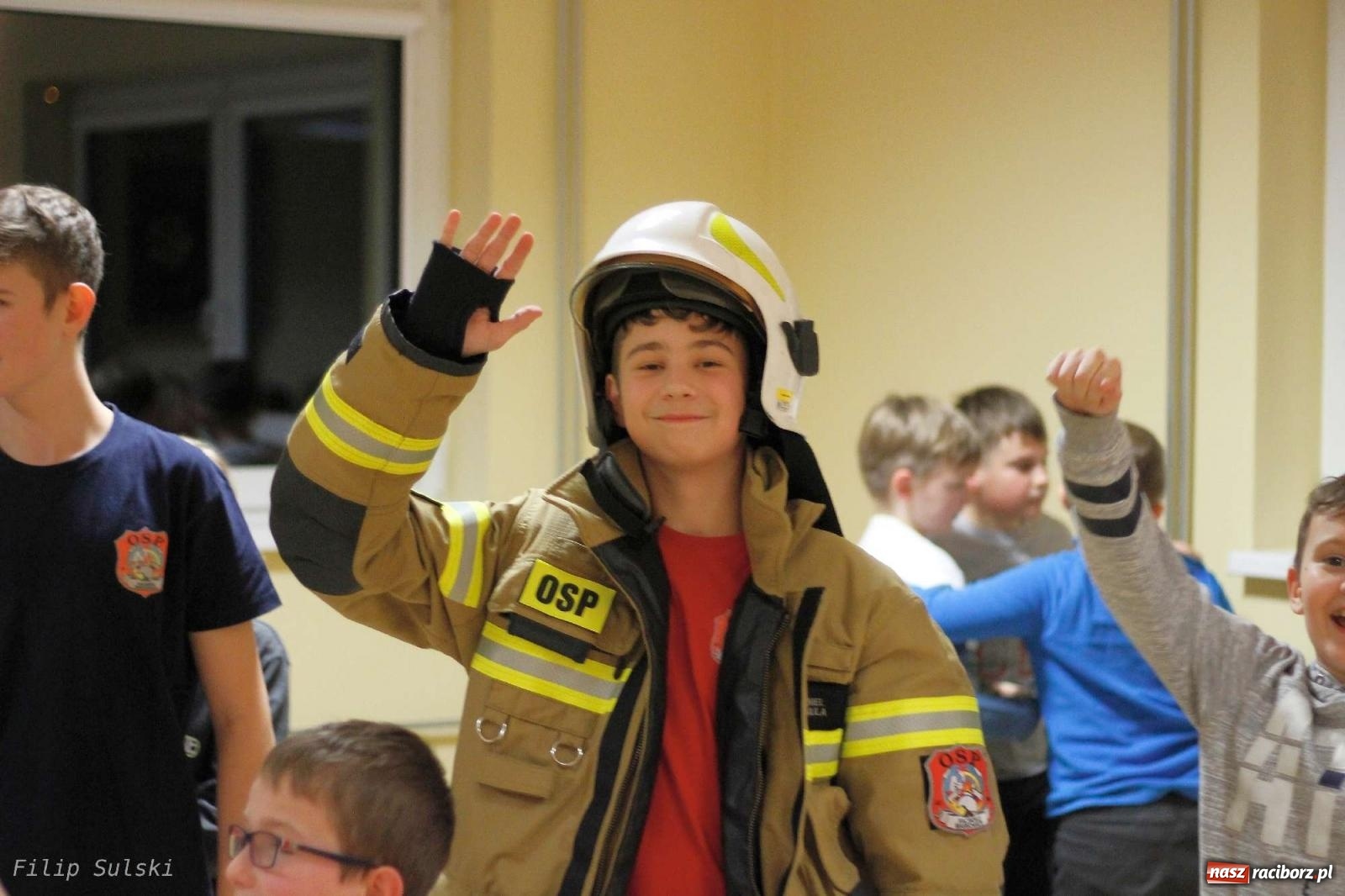 Zdjęcie w galerii na portalu naszraciborz.pl: Strażacka nocka w Markowicach - leśny zwiad i ognisko w grodzie wiadomości z regionu