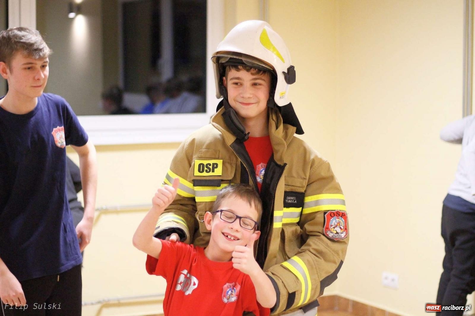 Zdjęcie w galerii na portalu naszraciborz.pl: Strażacka nocka w Markowicach - leśny zwiad i ognisko w grodzie wiadomości z regionu