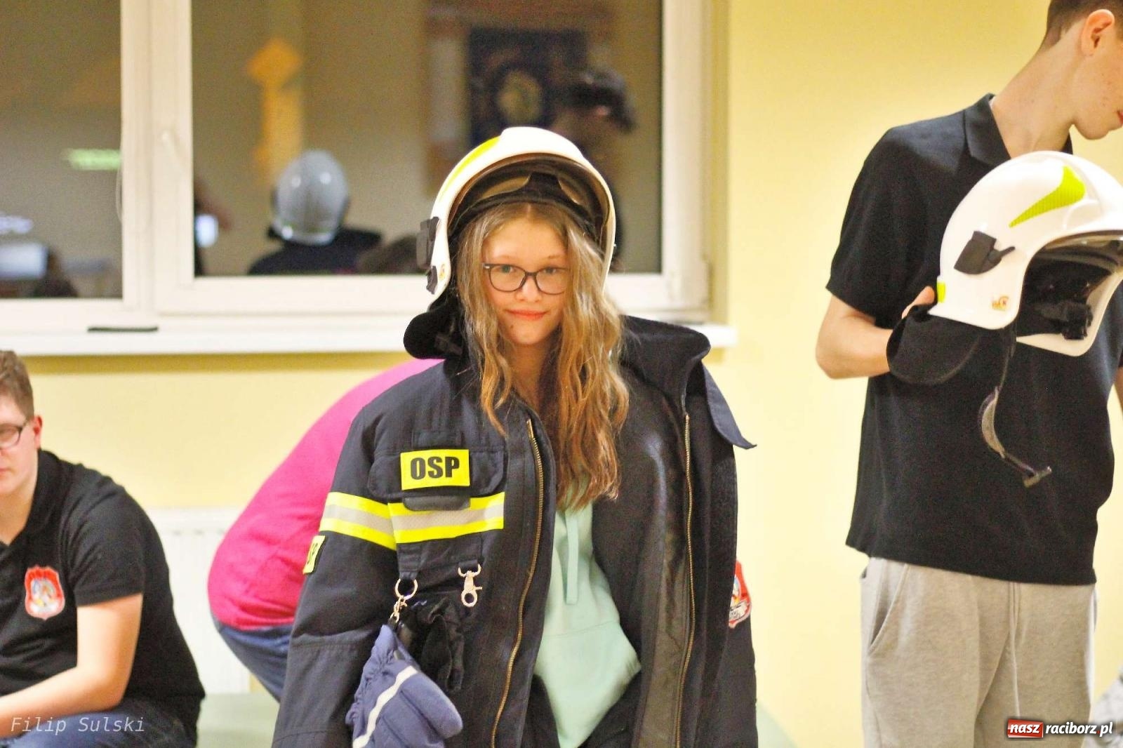 Zdjęcie w galerii na portalu naszraciborz.pl: Strażacka nocka w Markowicach - leśny zwiad i ognisko w grodzie wiadomości z regionu