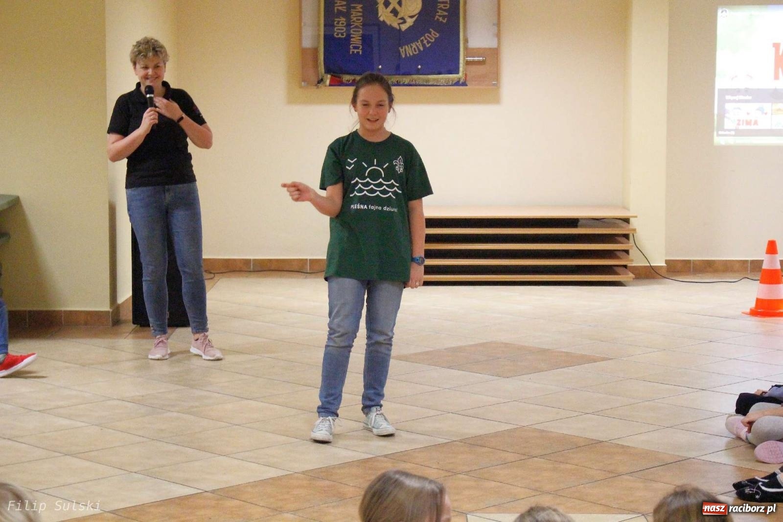 Zdjęcie w galerii na portalu naszraciborz.pl: Strażacka nocka w Markowicach - leśny zwiad i ognisko w grodzie wiadomości z regionu