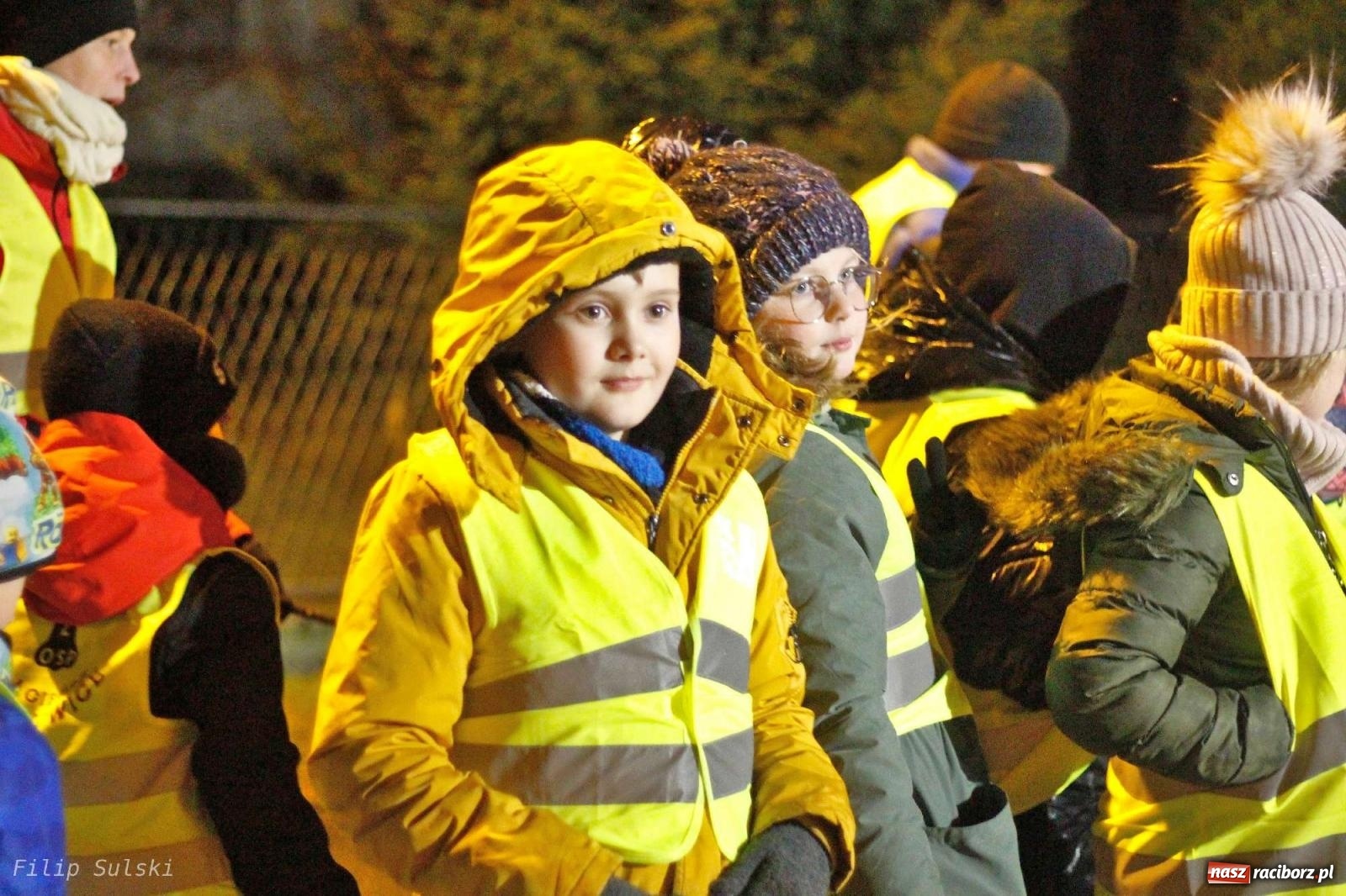 Zdjęcie w galerii na portalu naszraciborz.pl: Strażacka nocka w Markowicach - leśny zwiad i ognisko w grodzie wiadomości z regionu