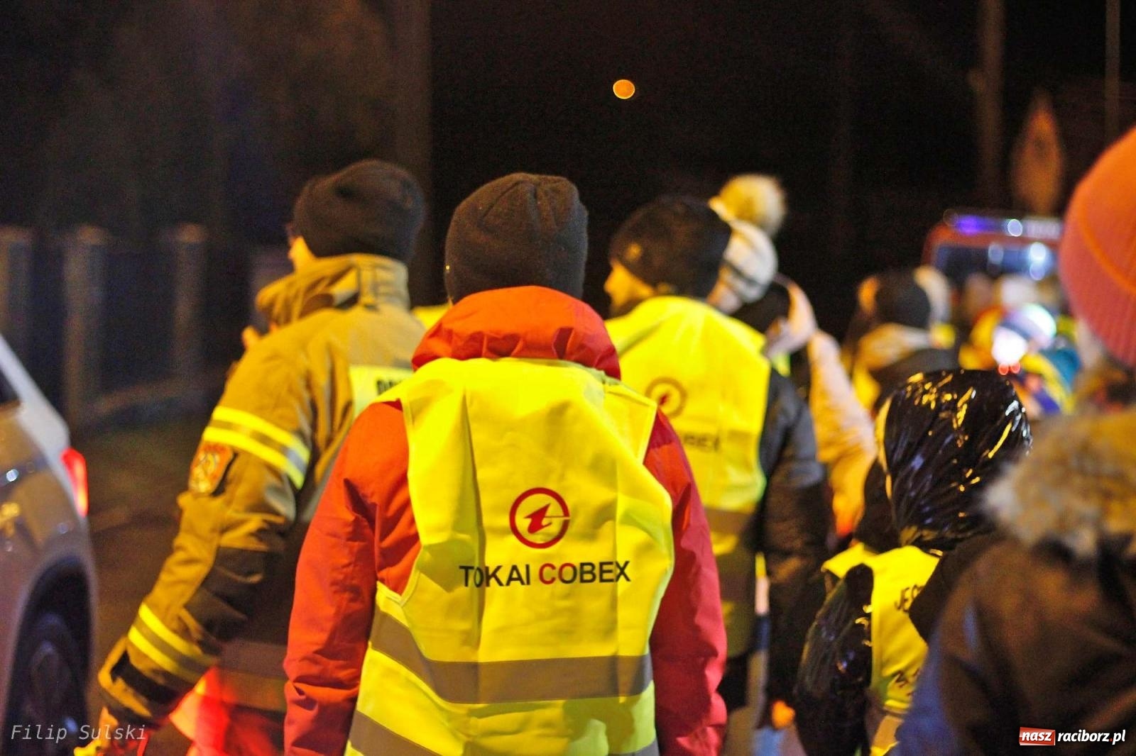Zdjęcie w galerii na portalu naszraciborz.pl: Strażacka nocka w Markowicach - leśny zwiad i ognisko w grodzie wiadomości z regionu