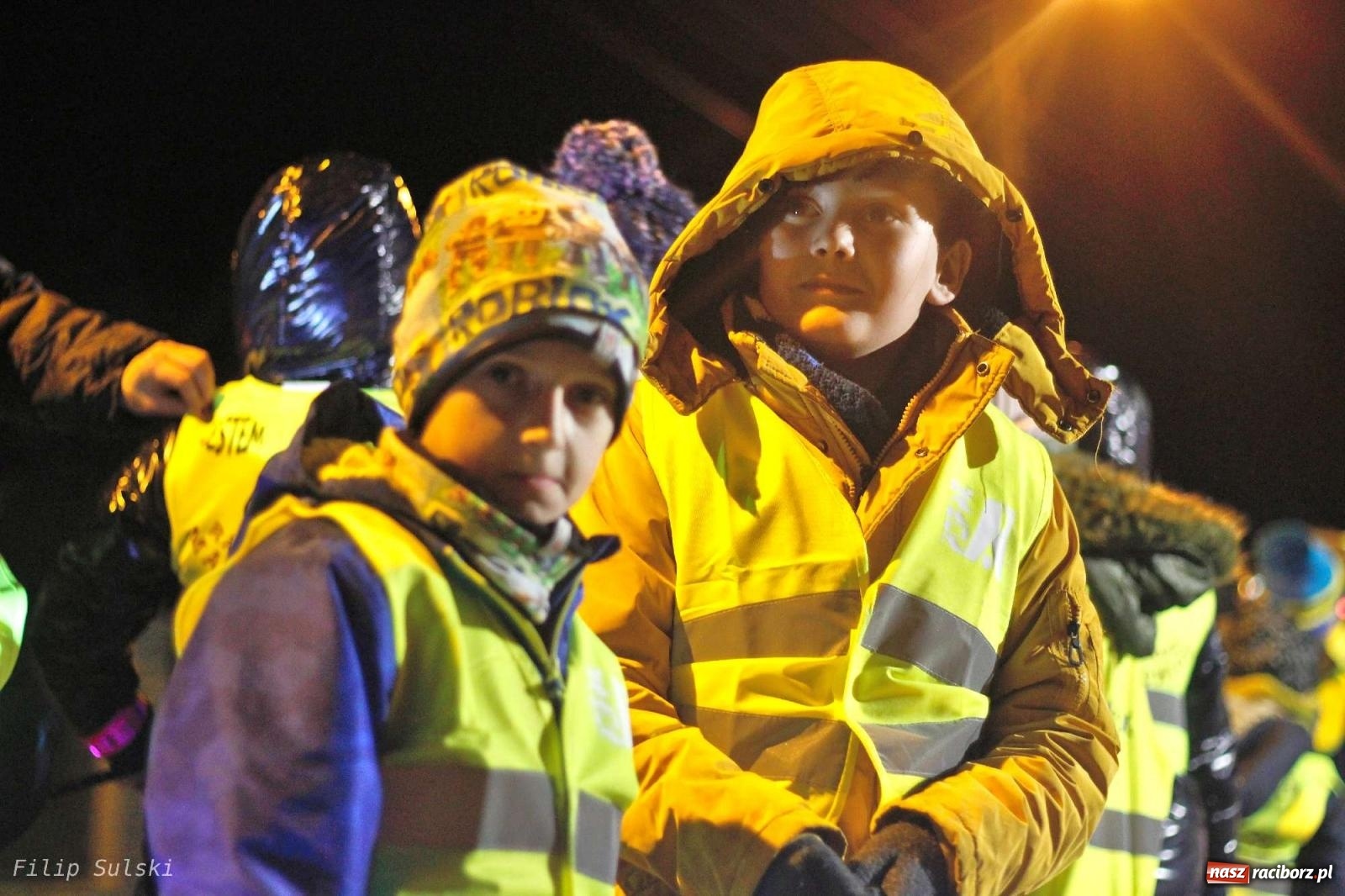 Zdjęcie w galerii na portalu naszraciborz.pl: Strażacka nocka w Markowicach - leśny zwiad i ognisko w grodzie wiadomości z regionu