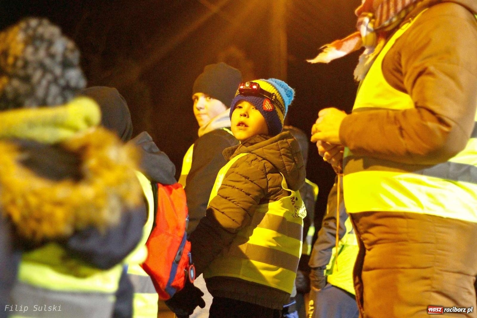 Zdjęcie w galerii na portalu naszraciborz.pl: Strażacka nocka w Markowicach - leśny zwiad i ognisko w grodzie wiadomości z regionu