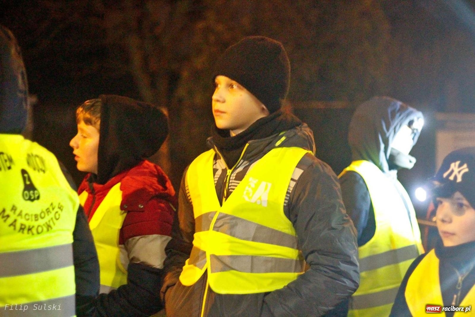 Zdjęcie w galerii na portalu naszraciborz.pl: Strażacka nocka w Markowicach - leśny zwiad i ognisko w grodzie wiadomości z regionu
