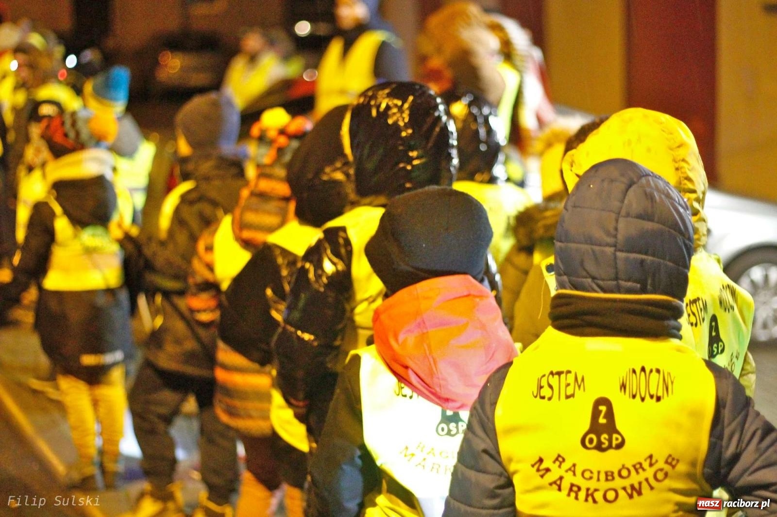 Zdjęcie w galerii na portalu naszraciborz.pl: Strażacka nocka w Markowicach - leśny zwiad i ognisko w grodzie wiadomości z regionu