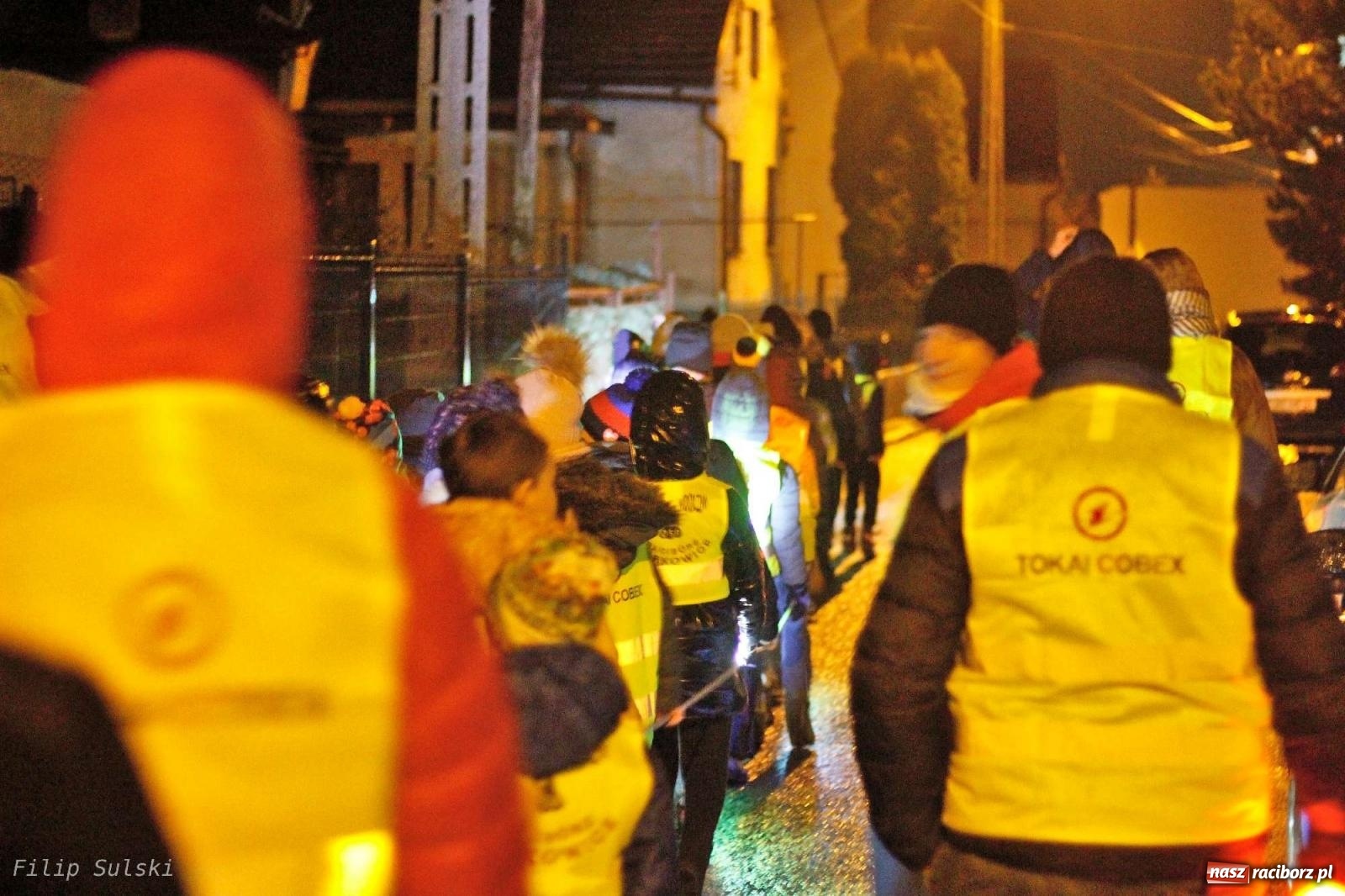 Zdjęcie w galerii na portalu naszraciborz.pl: Strażacka nocka w Markowicach - leśny zwiad i ognisko w grodzie wiadomości z regionu