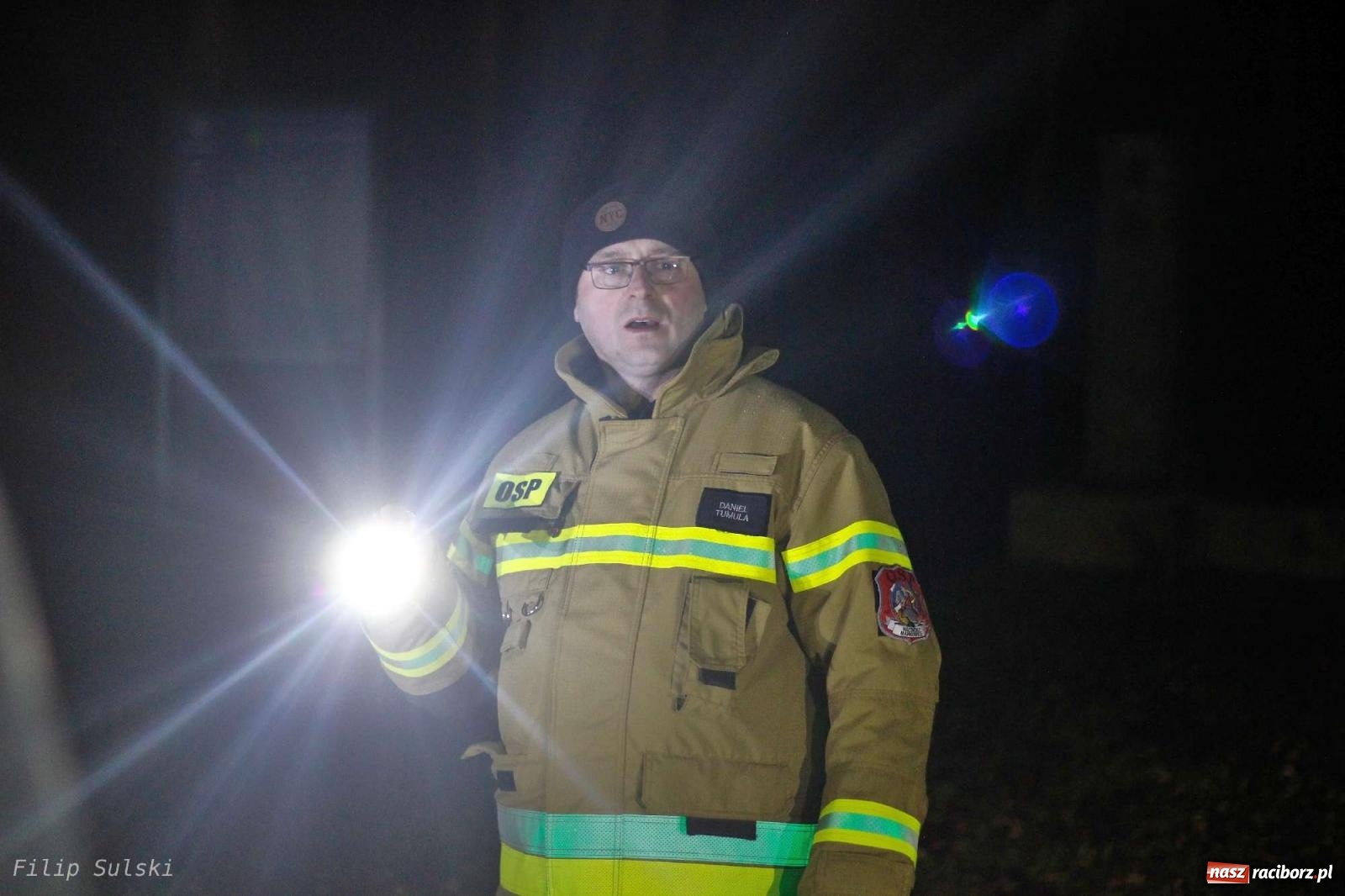 Zdjęcie w galerii na portalu naszraciborz.pl: Strażacka nocka w Markowicach - leśny zwiad i ognisko w grodzie wiadomości z regionu