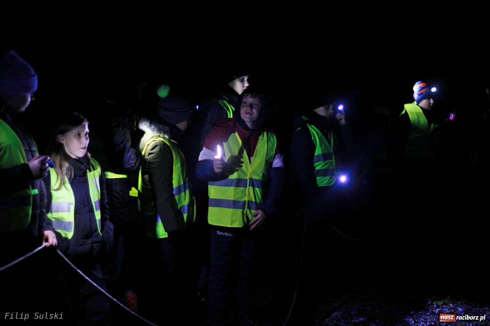 Zdjęcie w galerii na portalu naszraciborz.pl: Strażacka nocka w Markowicach - leśny zwiad i ognisko w grodzie wiadomości z regionu