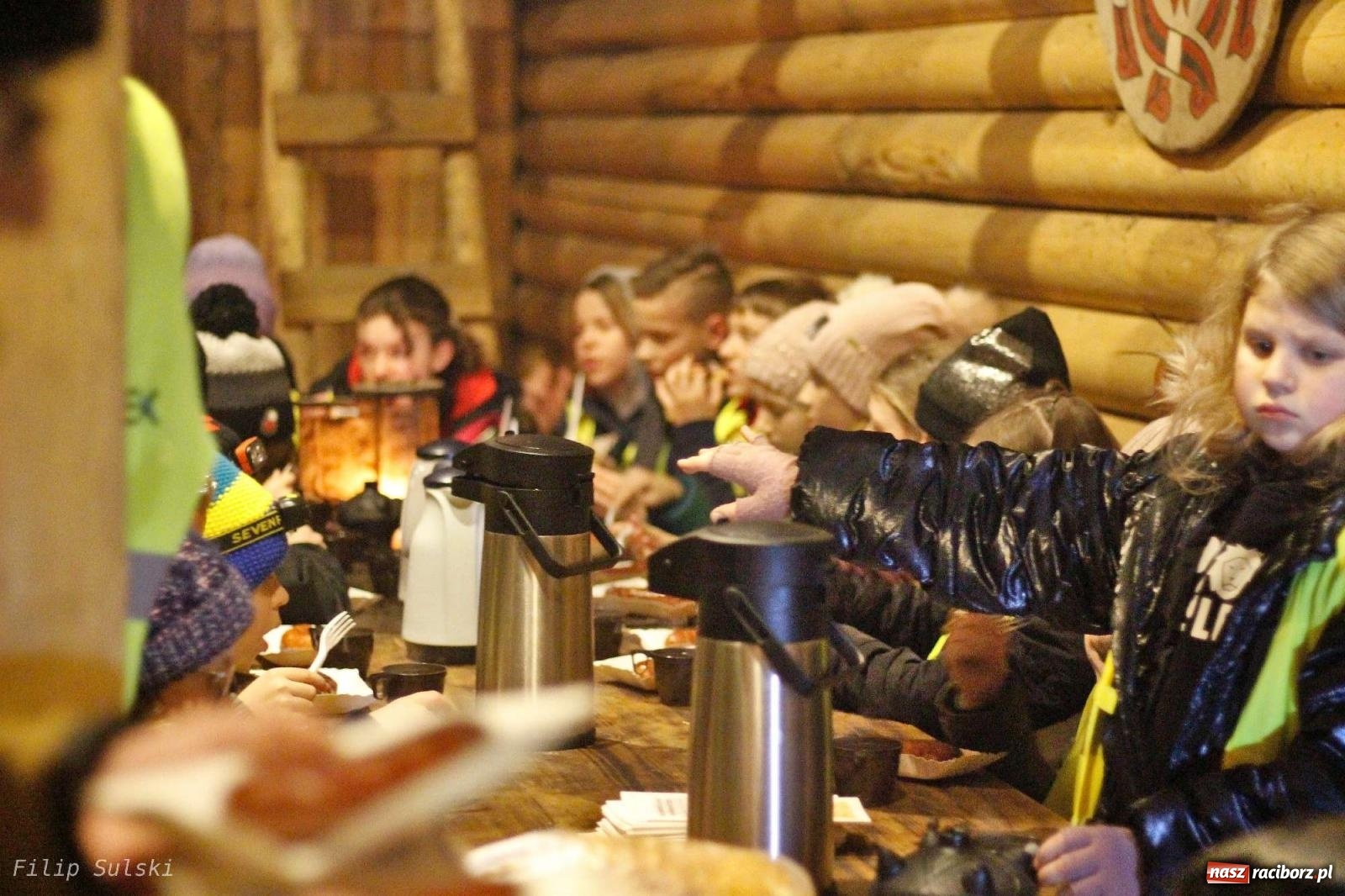 Zdjęcie w galerii na portalu naszraciborz.pl: Strażacka nocka w Markowicach - leśny zwiad i ognisko w grodzie wiadomości z regionu