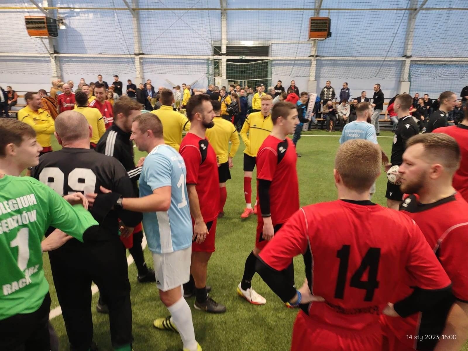 Zdjęcie w galerii na portalu naszraciborz.pl: Sędziowie z Raciborza obronili tytuł mistrzowski wiadomości z regionu