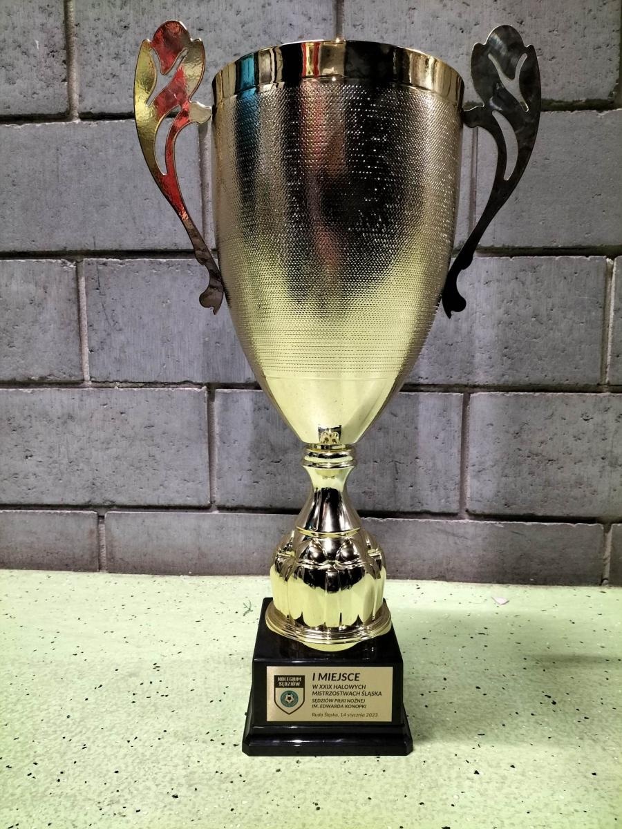 Zdjęcie w galerii na portalu naszraciborz.pl: Sędziowie z Raciborza obronili tytuł mistrzowski wiadomości z regionu