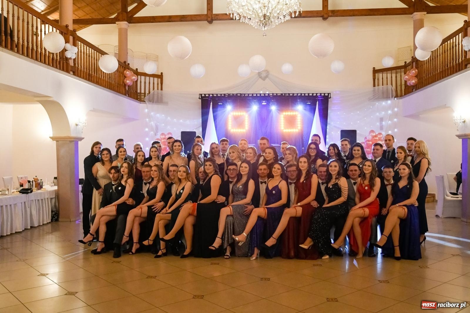 Zdjęcie w galerii na portalu naszraciborz.pl: Raciborski EKONOMIK bawi się na studniówce w Rogowie [FOTO i WIDEO] wiadomości z regionu