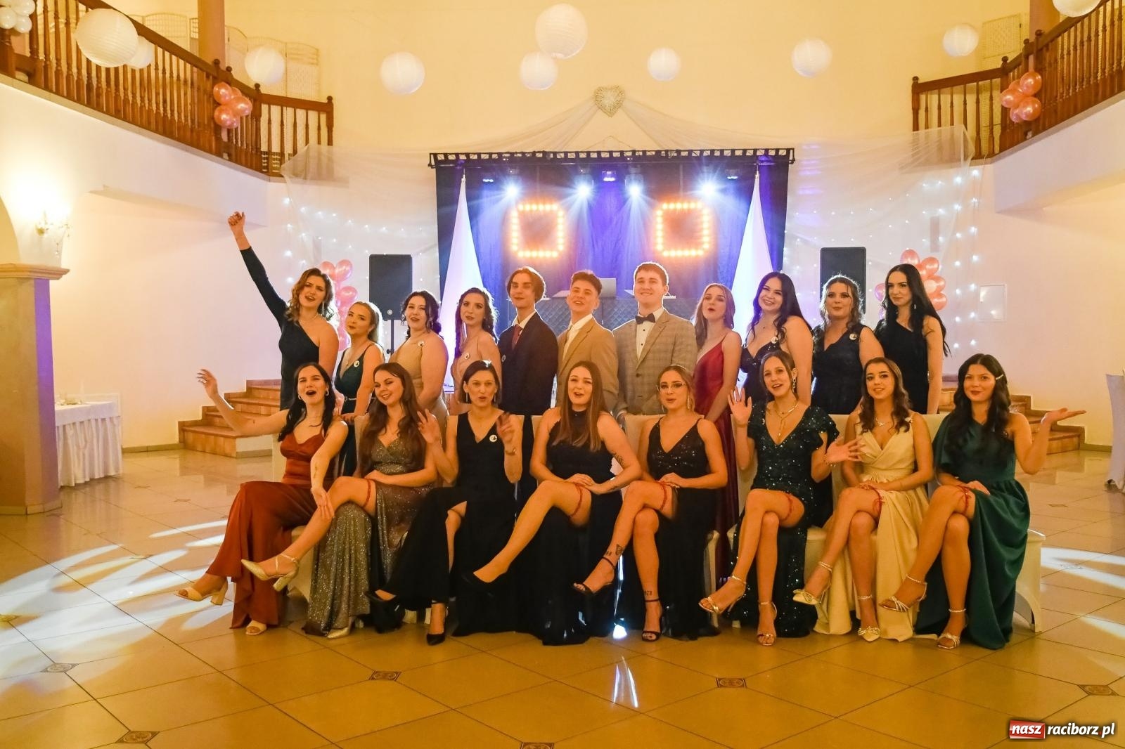 Zdjęcie w galerii na portalu naszraciborz.pl: Raciborski EKONOMIK bawi się na studniówce w Rogowie [FOTO i WIDEO] wiadomości z regionu