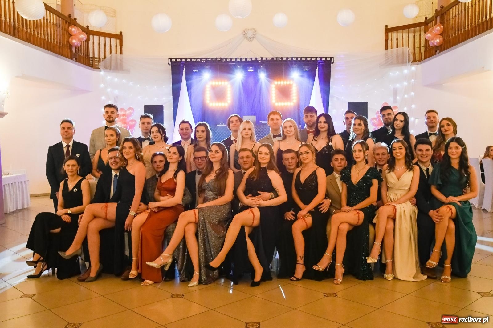 Zdjęcie w galerii na portalu naszraciborz.pl: Raciborski EKONOMIK bawi się na studniówce w Rogowie [FOTO i WIDEO] wiadomości z regionu