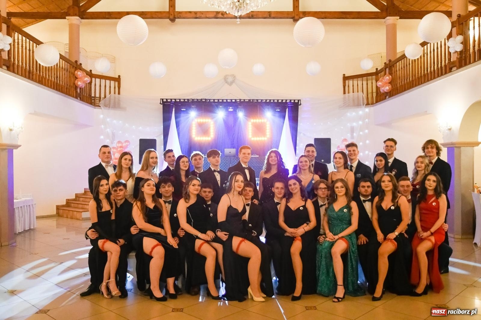 Zdjęcie w galerii na portalu naszraciborz.pl: Raciborski EKONOMIK bawi się na studniówce w Rogowie [FOTO i WIDEO] wiadomości z regionu