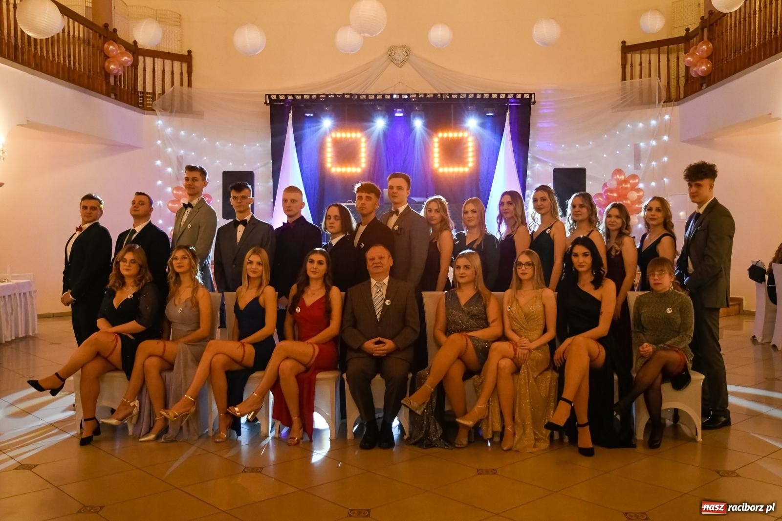 Zdjęcie w galerii na portalu naszraciborz.pl: Raciborski EKONOMIK bawi się na studniówce w Rogowie [FOTO i WIDEO] wiadomości z regionu