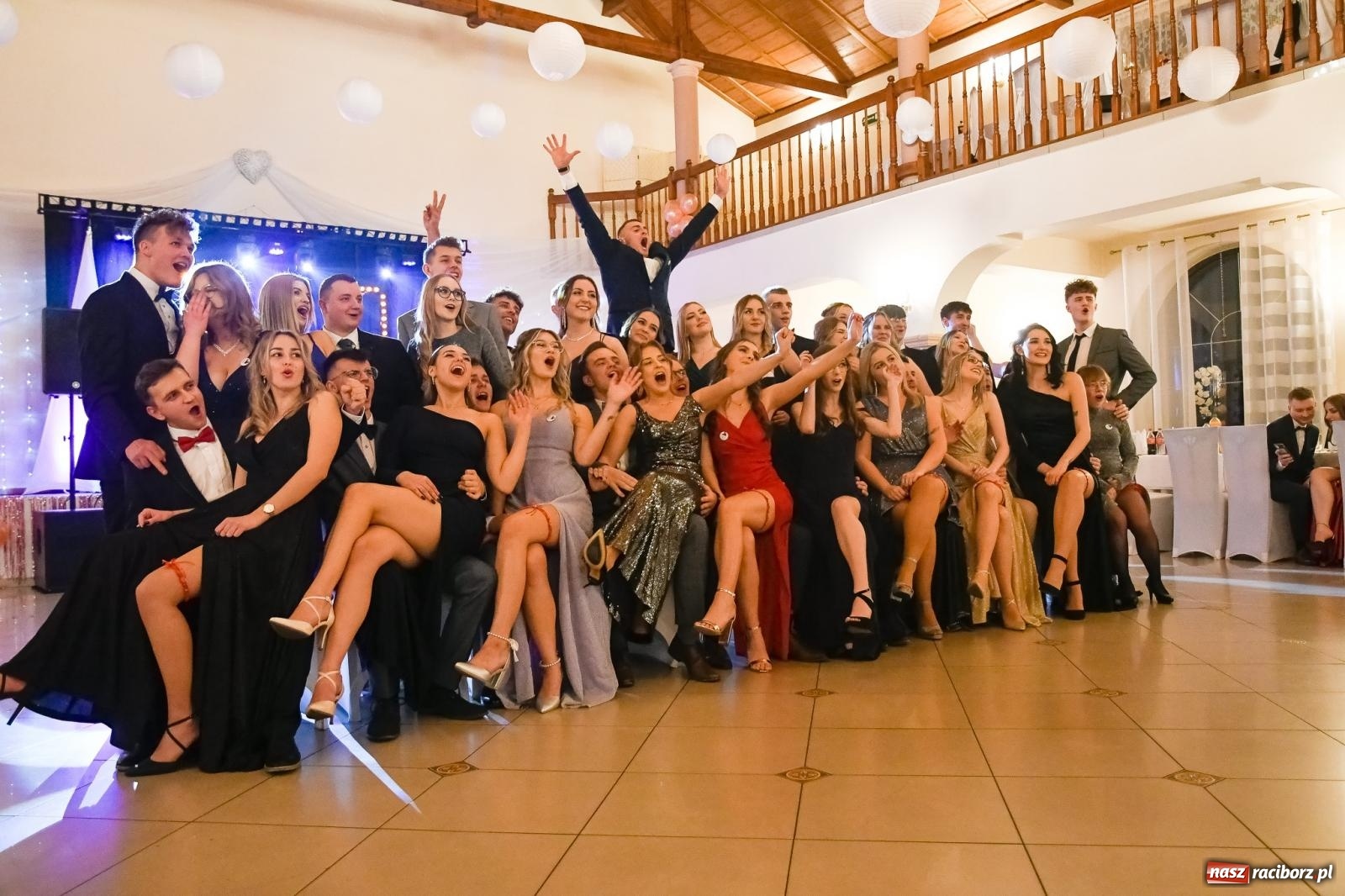 Zdjęcie w galerii na portalu naszraciborz.pl: Raciborski EKONOMIK bawi się na studniówce w Rogowie [FOTO i WIDEO] wiadomości z regionu