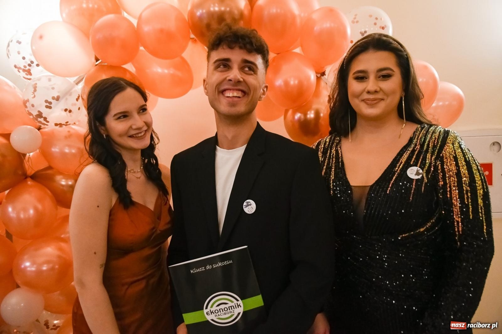 Zdjęcie w galerii na portalu naszraciborz.pl: Raciborski EKONOMIK bawi się na studniówce w Rogowie [FOTO i WIDEO] wiadomości z regionu