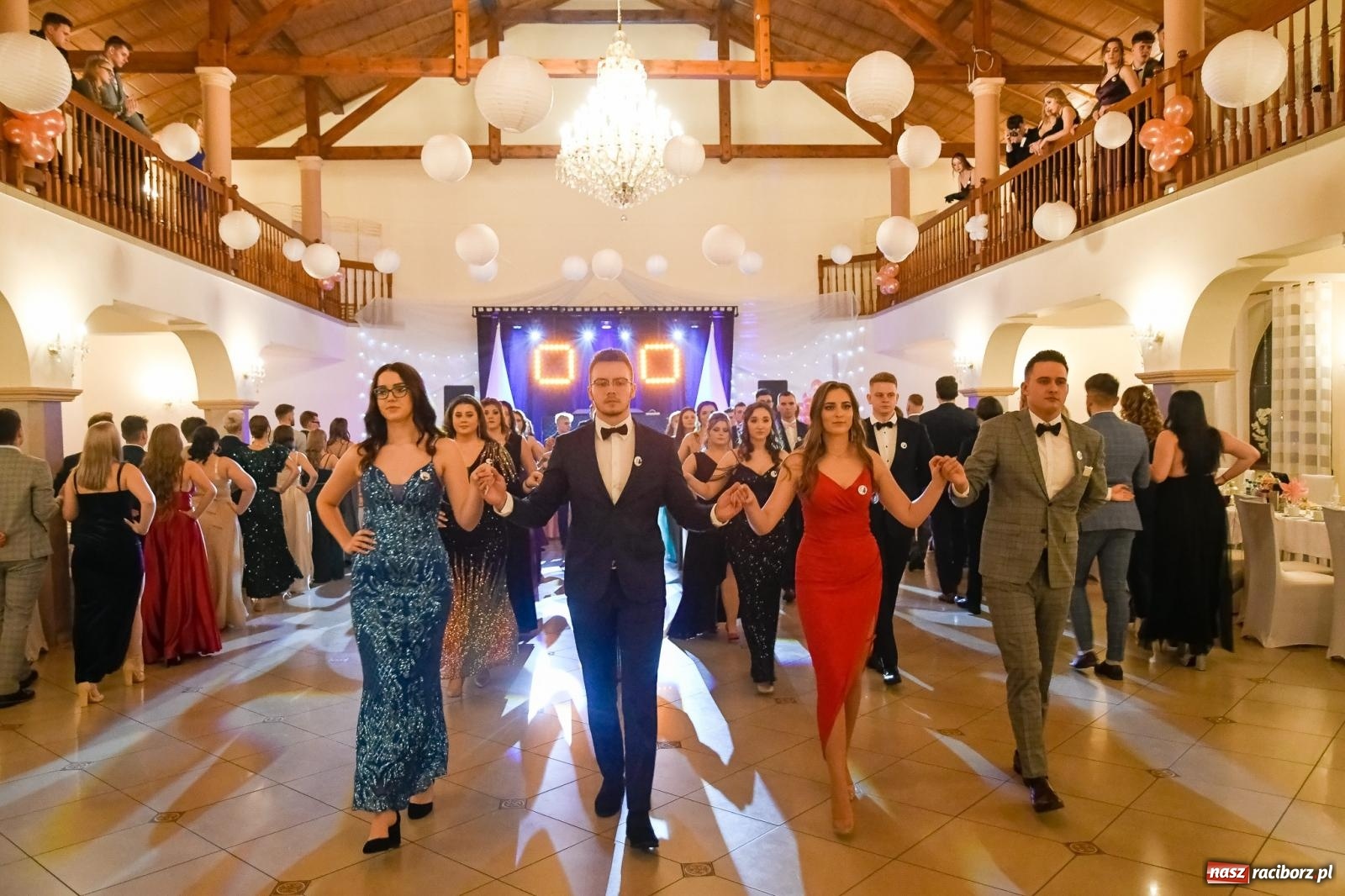 Zdjęcie w galerii na portalu naszraciborz.pl: Raciborski EKONOMIK bawi się na studniówce w Rogowie [FOTO i WIDEO] wiadomości z regionu