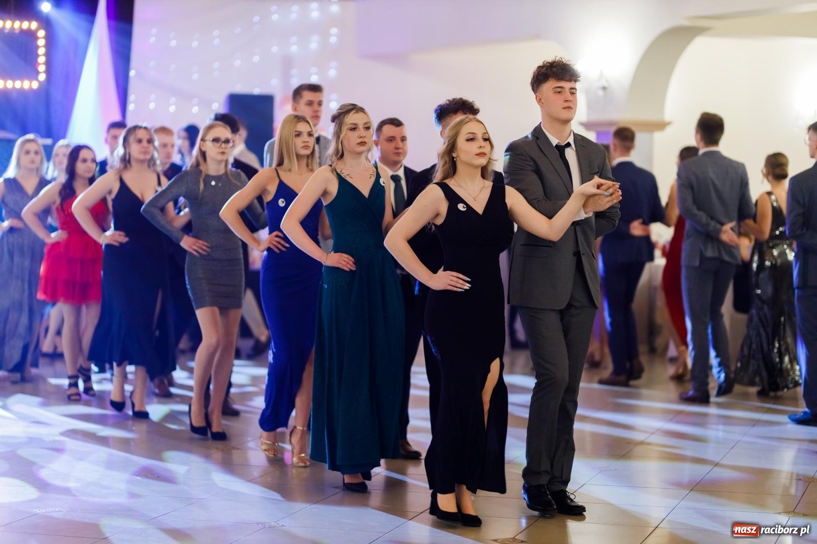 Zdjęcie w galerii na portalu naszraciborz.pl: Raciborski EKONOMIK bawi się na studniówce w Rogowie [FOTO i WIDEO] wiadomości z regionu