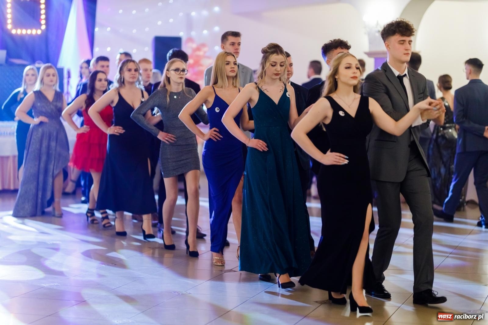 Zdjęcie w galerii na portalu naszraciborz.pl: Raciborski EKONOMIK bawi się na studniówce w Rogowie [FOTO i WIDEO] wiadomości z regionu