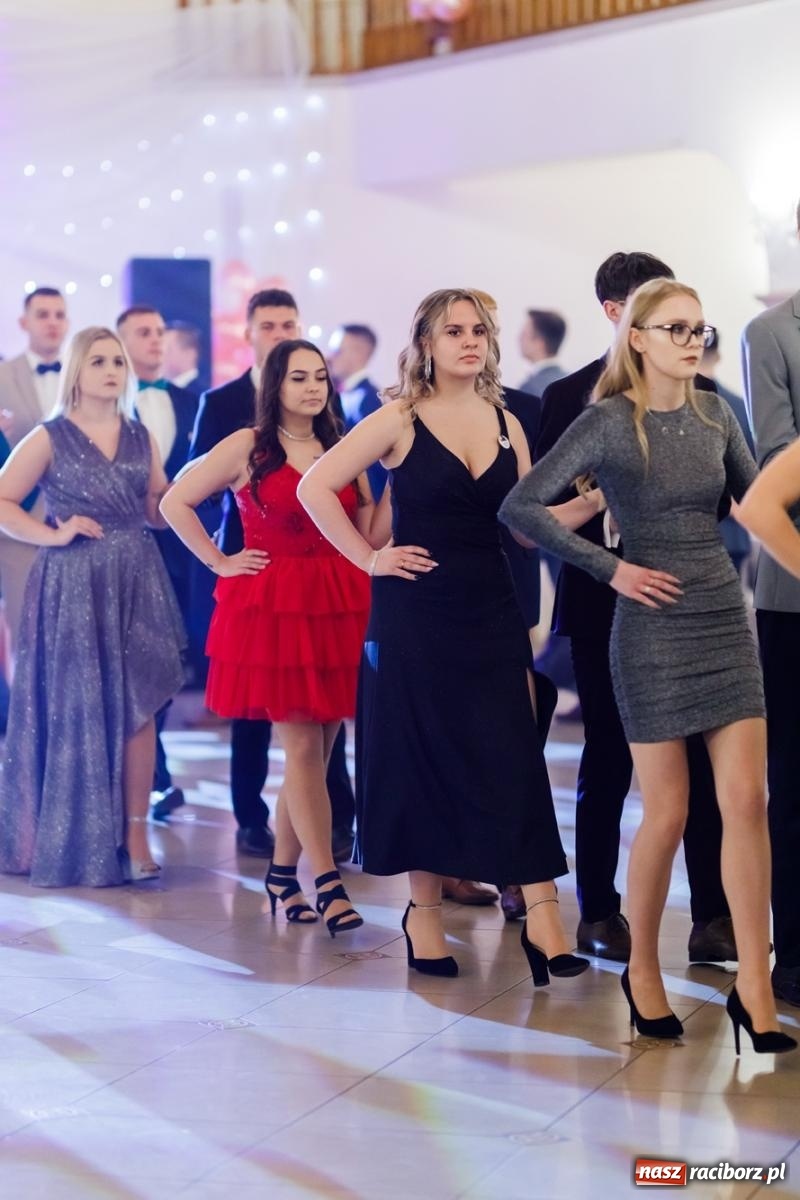 Zdjęcie w galerii na portalu naszraciborz.pl: Raciborski EKONOMIK bawi się na studniówce w Rogowie [FOTO i WIDEO] wiadomości z regionu