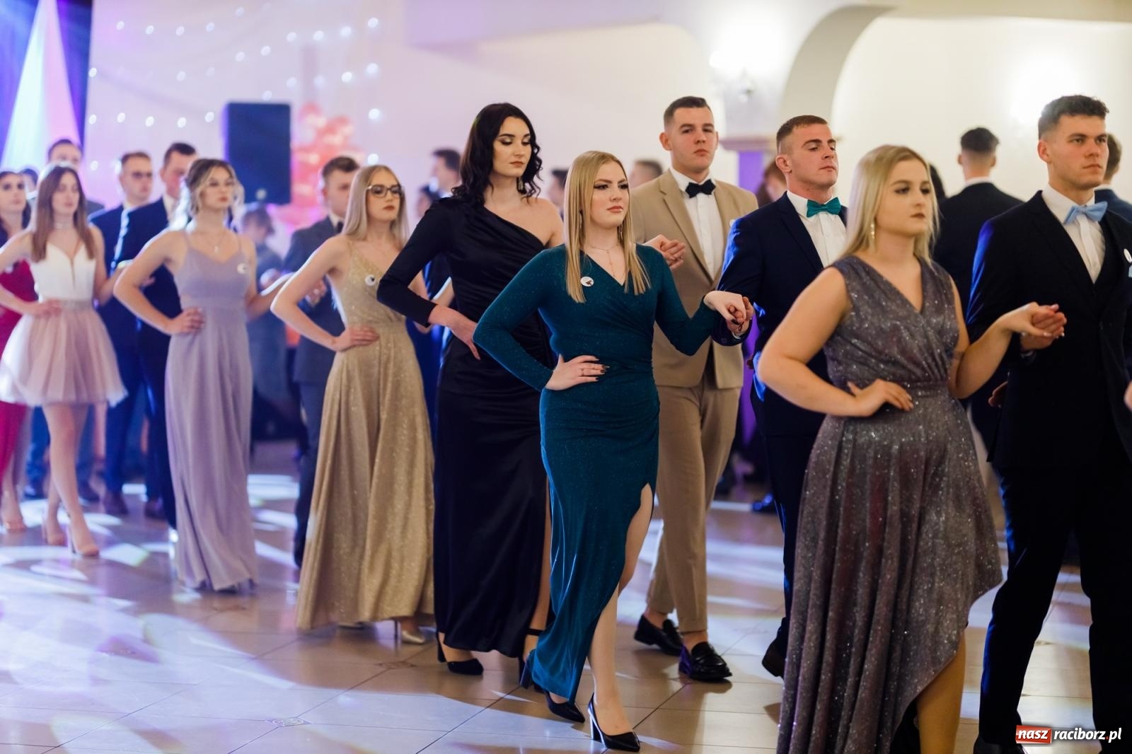 Zdjęcie w galerii na portalu naszraciborz.pl: Raciborski EKONOMIK bawi się na studniówce w Rogowie [FOTO i WIDEO] wiadomości z regionu