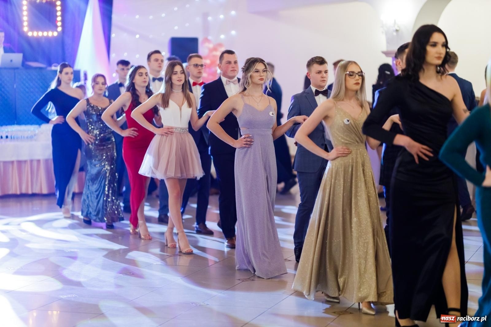 Zdjęcie w galerii na portalu naszraciborz.pl: Raciborski EKONOMIK bawi się na studniówce w Rogowie [FOTO i WIDEO] wiadomości z regionu