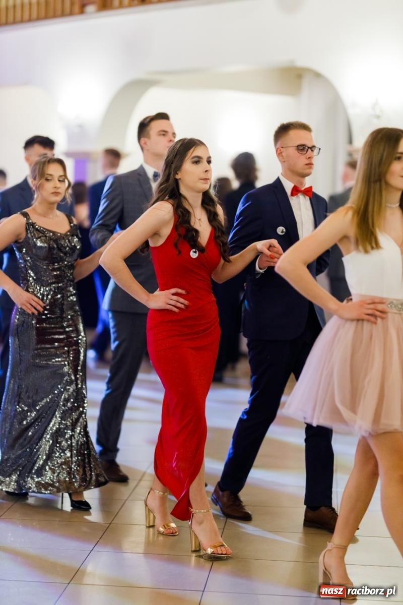 Zdjęcie w galerii na portalu naszraciborz.pl: Raciborski EKONOMIK bawi się na studniówce w Rogowie [FOTO i WIDEO] wiadomości z regionu