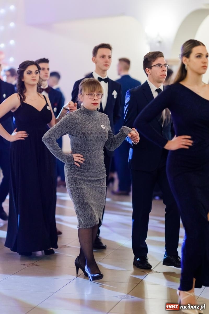 Zdjęcie w galerii na portalu naszraciborz.pl: Raciborski EKONOMIK bawi się na studniówce w Rogowie [FOTO i WIDEO] wiadomości z regionu