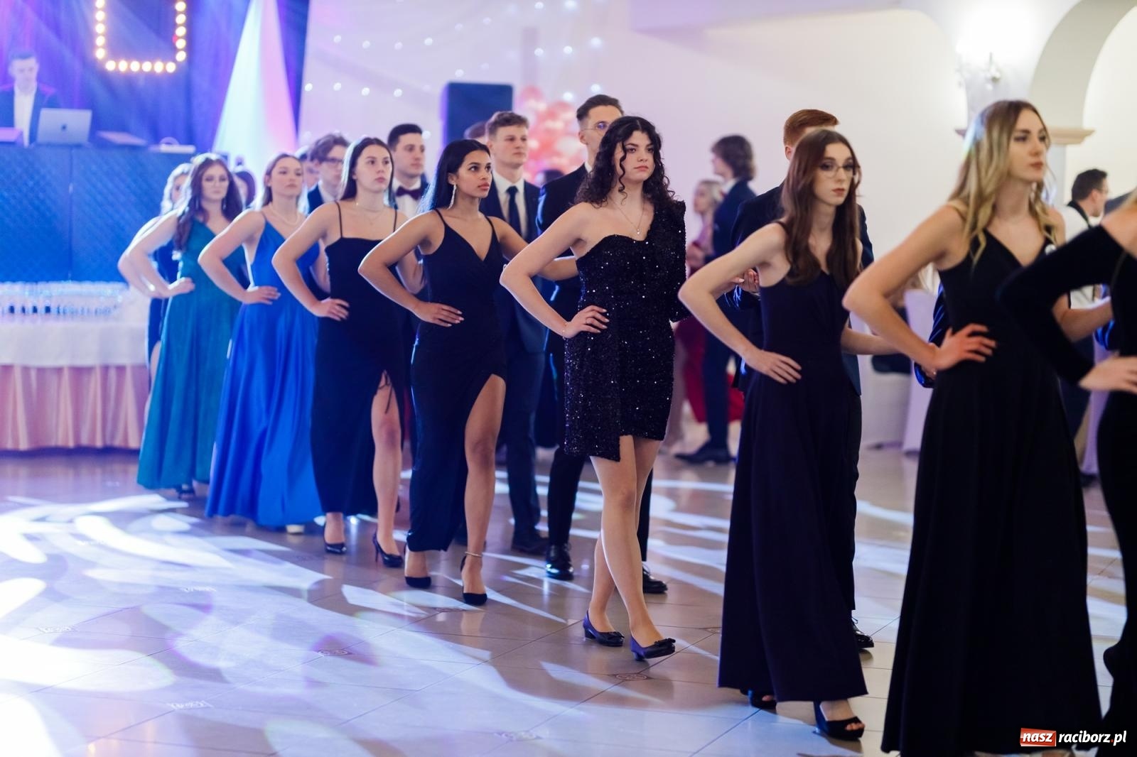 Zdjęcie w galerii na portalu naszraciborz.pl: Raciborski EKONOMIK bawi się na studniówce w Rogowie [FOTO i WIDEO] wiadomości z regionu