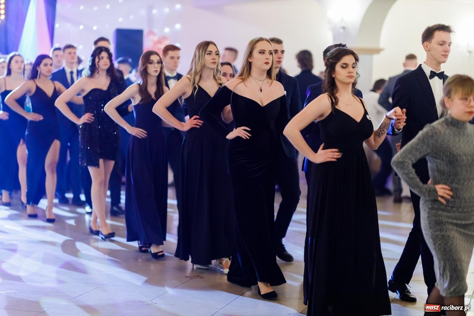 Zdjęcie w galerii na portalu naszraciborz.pl: Raciborski EKONOMIK bawi się na studniówce w Rogowie [FOTO i WIDEO] wiadomości z regionu