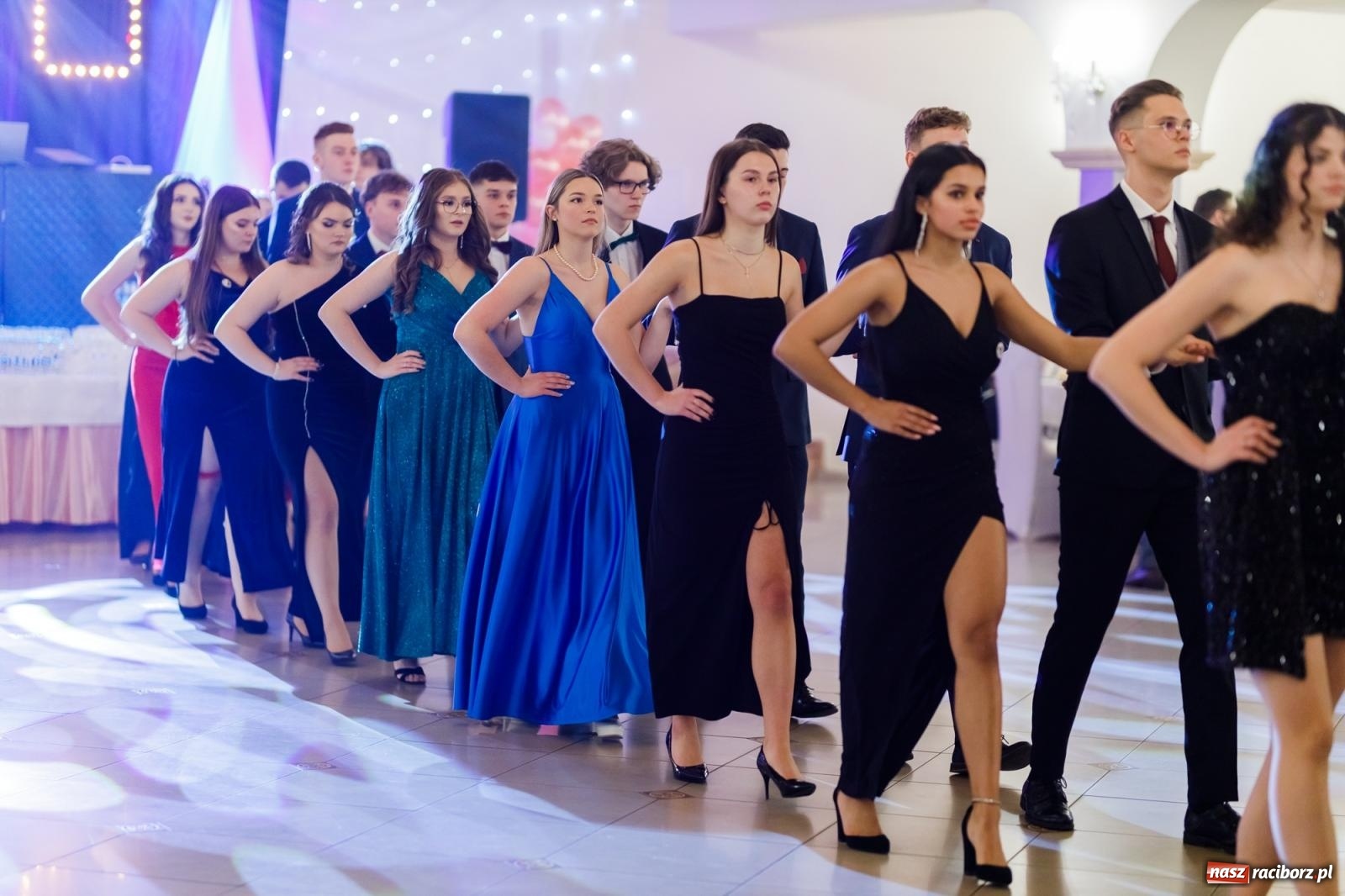 Zdjęcie w galerii na portalu naszraciborz.pl: Raciborski EKONOMIK bawi się na studniówce w Rogowie [FOTO i WIDEO] wiadomości z regionu