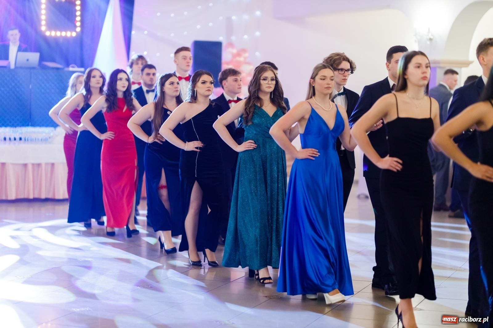 Zdjęcie w galerii na portalu naszraciborz.pl: Raciborski EKONOMIK bawi się na studniówce w Rogowie [FOTO i WIDEO] wiadomości z regionu