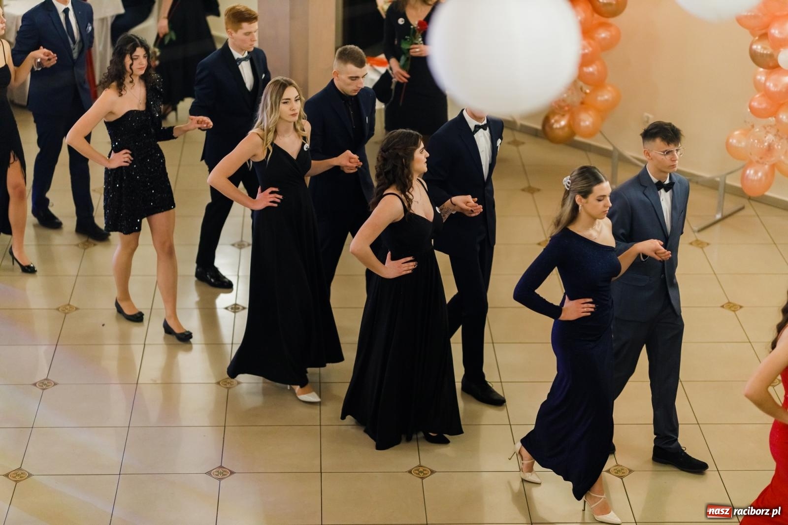 Zdjęcie w galerii na portalu naszraciborz.pl: Raciborski EKONOMIK bawi się na studniówce w Rogowie [FOTO i WIDEO] wiadomości z regionu