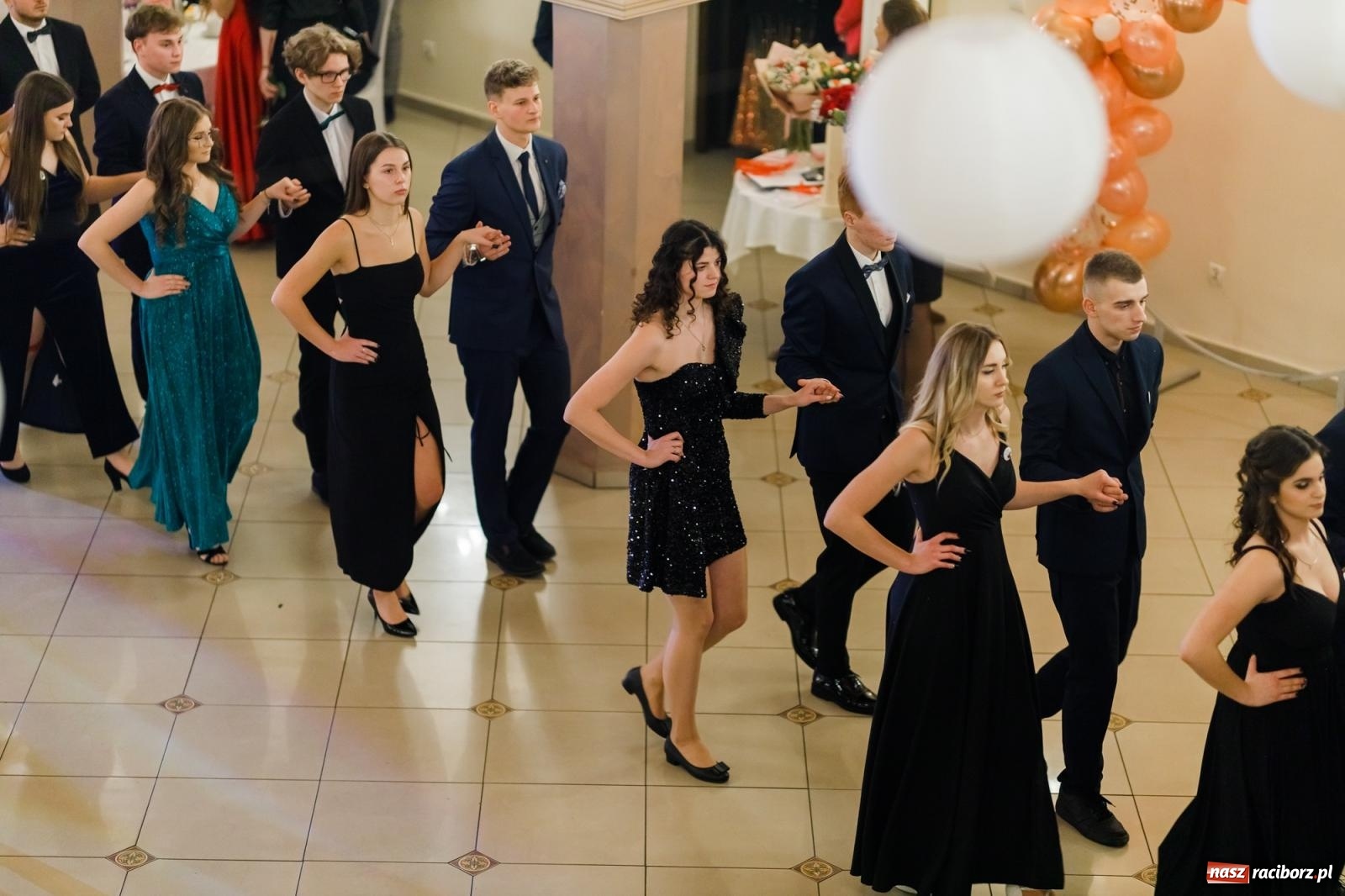 Zdjęcie w galerii na portalu naszraciborz.pl: Raciborski EKONOMIK bawi się na studniówce w Rogowie [FOTO i WIDEO] wiadomości z regionu