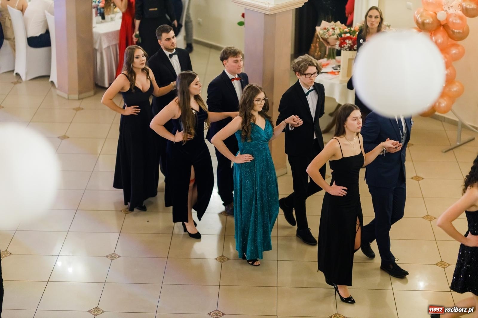 Zdjęcie w galerii na portalu naszraciborz.pl: Raciborski EKONOMIK bawi się na studniówce w Rogowie [FOTO i WIDEO] wiadomości z regionu