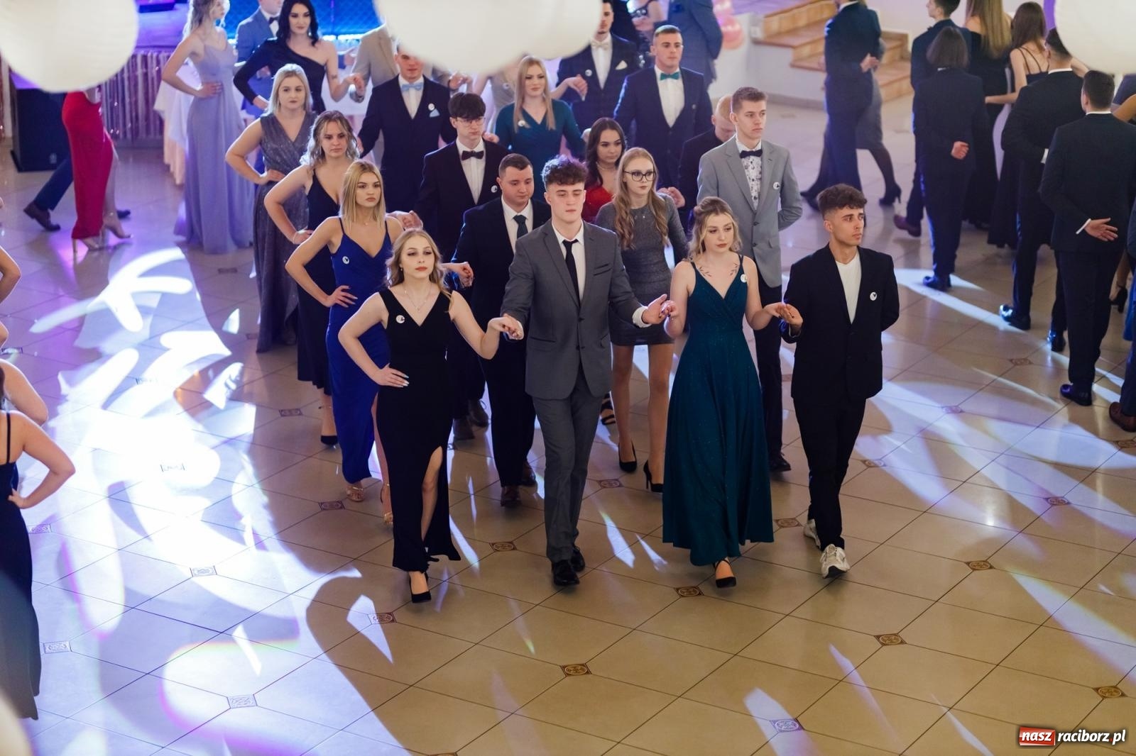 Zdjęcie w galerii na portalu naszraciborz.pl: Raciborski EKONOMIK bawi się na studniówce w Rogowie [FOTO i WIDEO] wiadomości z regionu