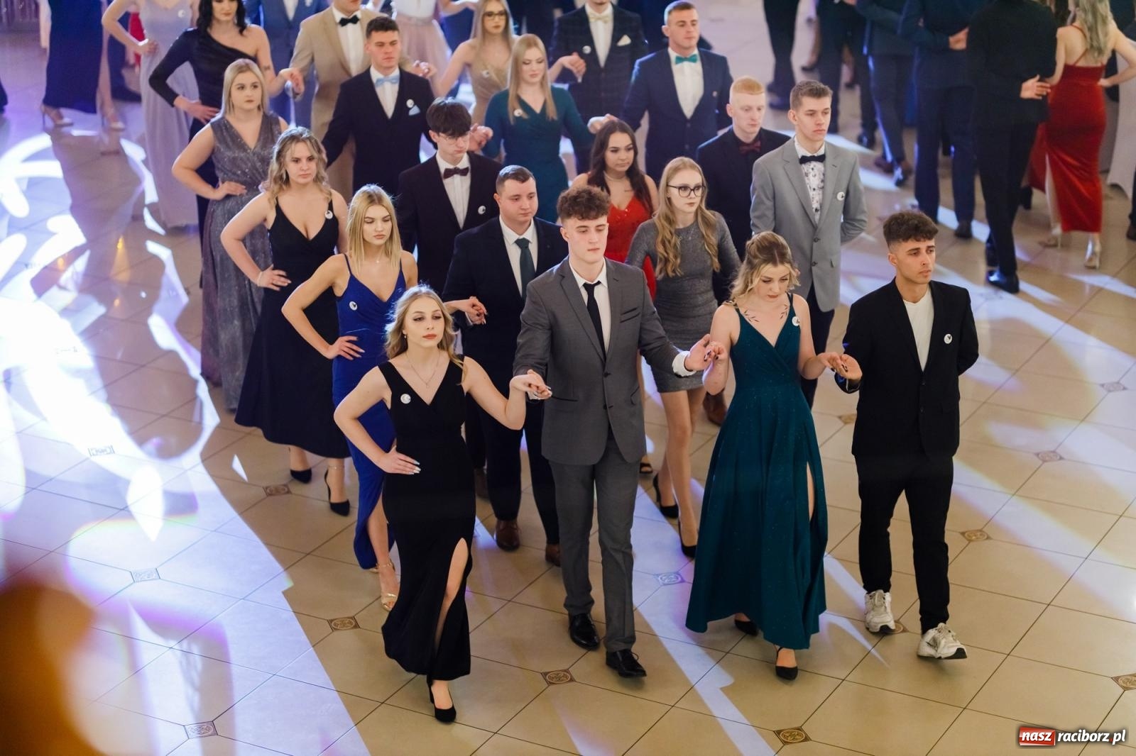 Zdjęcie w galerii na portalu naszraciborz.pl: Raciborski EKONOMIK bawi się na studniówce w Rogowie [FOTO i WIDEO] wiadomości z regionu