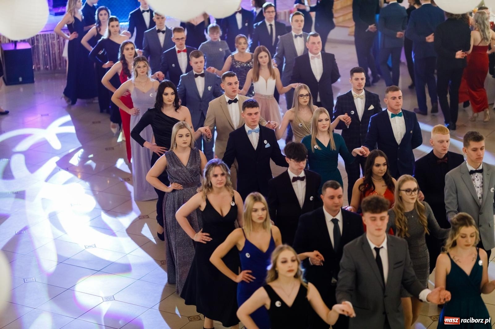 Zdjęcie w galerii na portalu naszraciborz.pl: Raciborski EKONOMIK bawi się na studniówce w Rogowie [FOTO i WIDEO] wiadomości z regionu