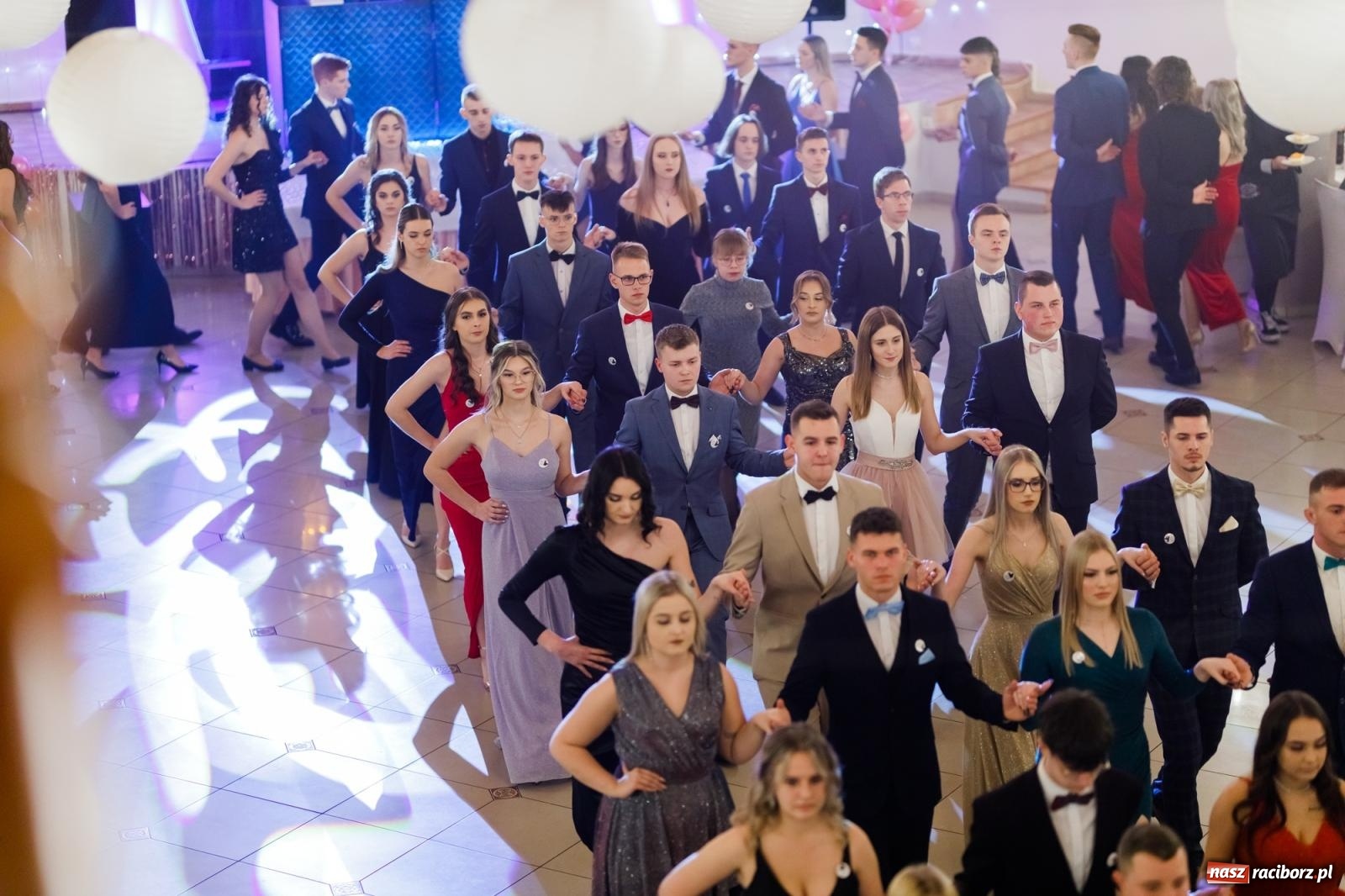 Zdjęcie w galerii na portalu naszraciborz.pl: Raciborski EKONOMIK bawi się na studniówce w Rogowie [FOTO i WIDEO] wiadomości z regionu