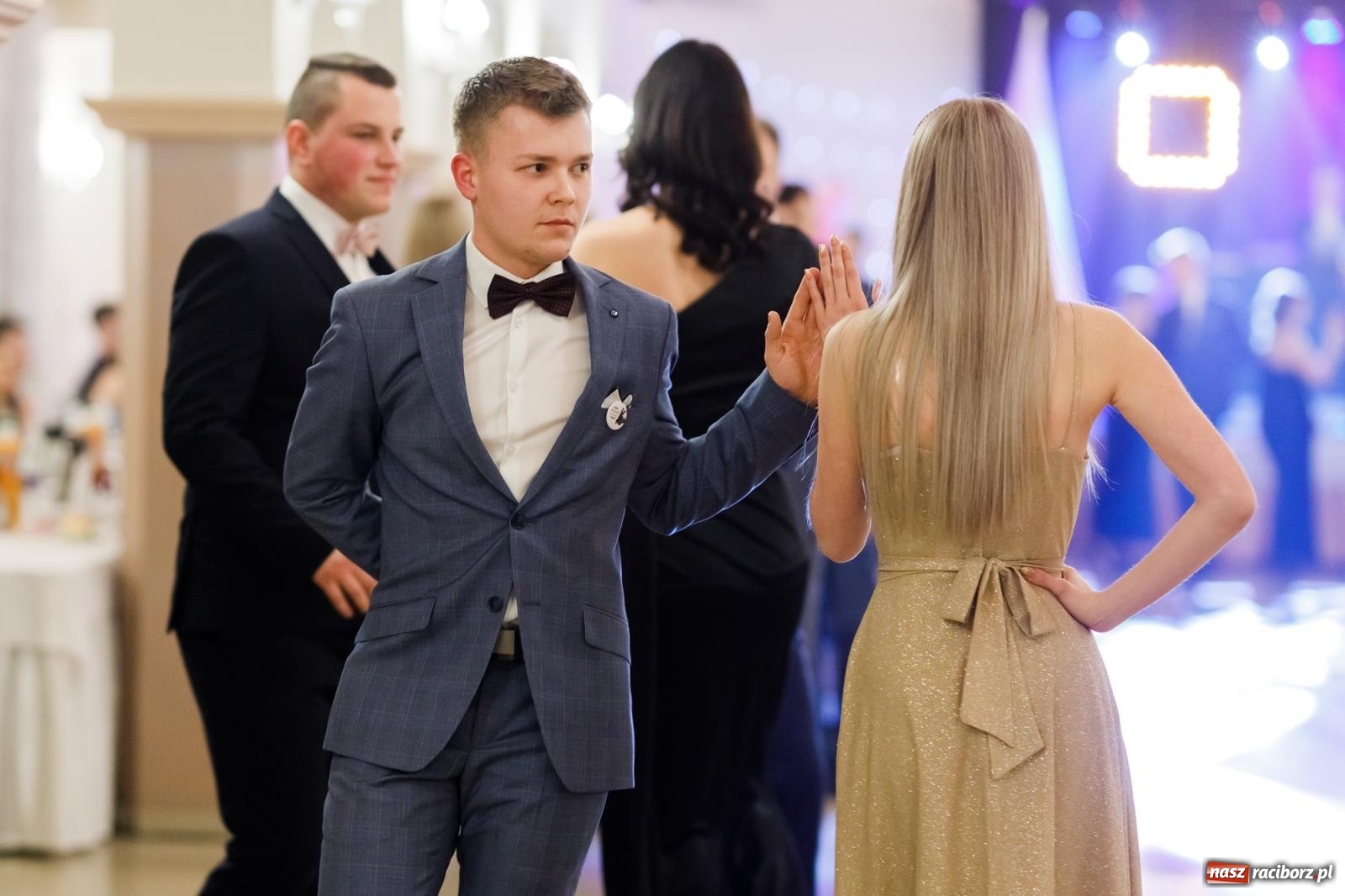 Zdjęcie w galerii na portalu naszraciborz.pl: Raciborski EKONOMIK bawi się na studniówce w Rogowie [FOTO i WIDEO] wiadomości z regionu