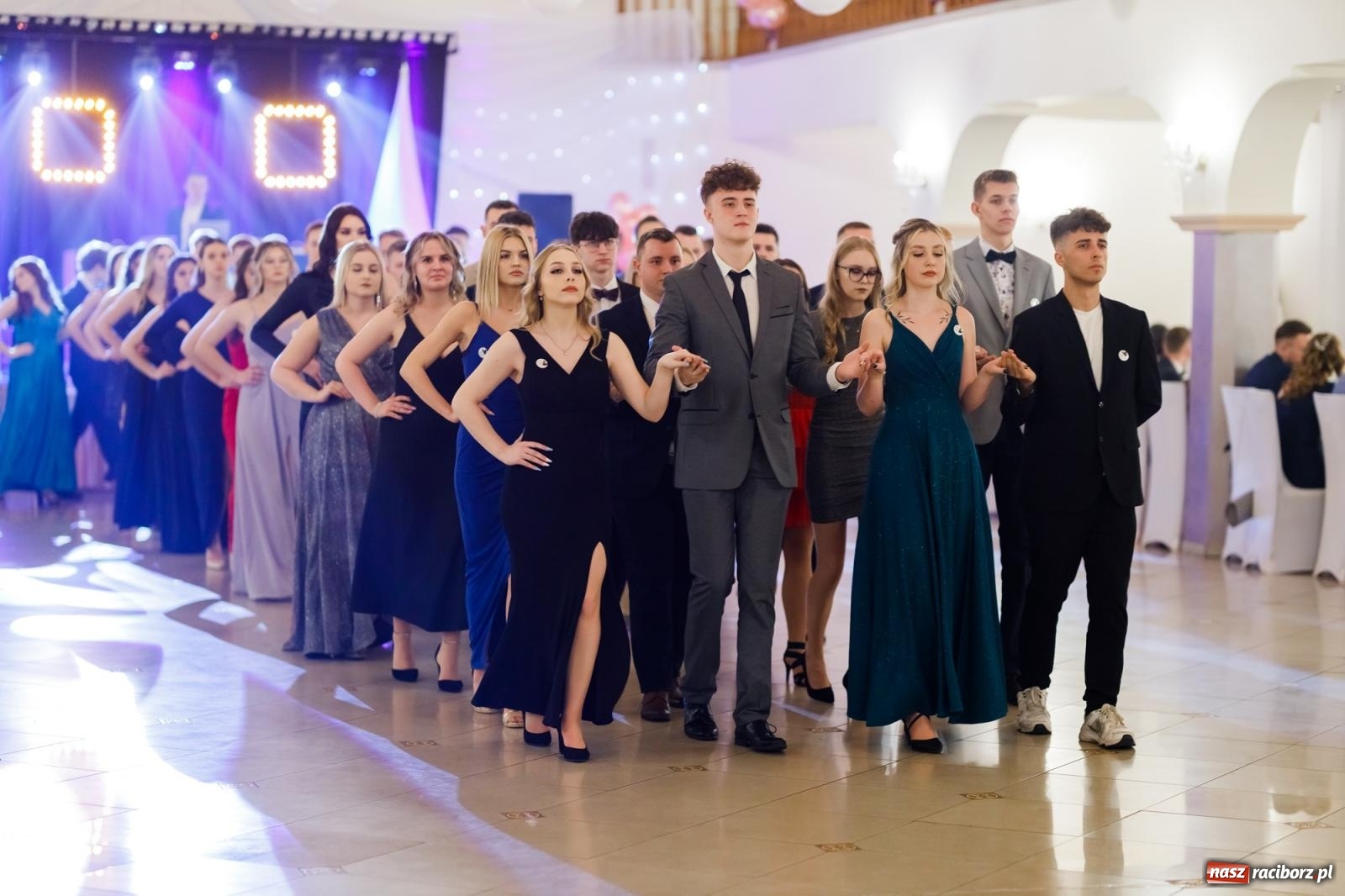 Zdjęcie w galerii na portalu naszraciborz.pl: Raciborski EKONOMIK bawi się na studniówce w Rogowie [FOTO i WIDEO] wiadomości z regionu