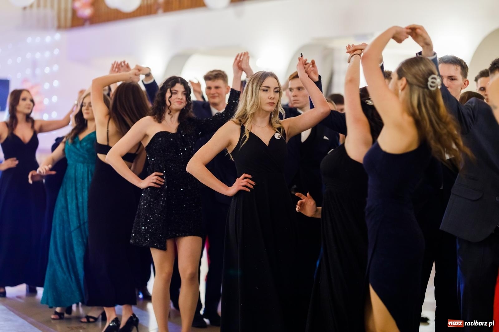 Zdjęcie w galerii na portalu naszraciborz.pl: Raciborski EKONOMIK bawi się na studniówce w Rogowie [FOTO i WIDEO] wiadomości z regionu