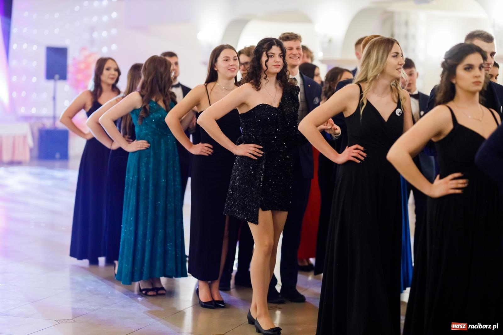 Zdjęcie w galerii na portalu naszraciborz.pl: Raciborski EKONOMIK bawi się na studniówce w Rogowie [FOTO i WIDEO] wiadomości z regionu