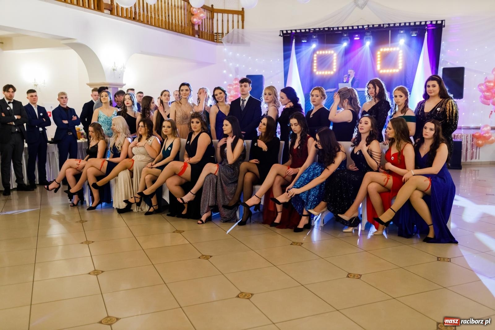 Zdjęcie w galerii na portalu naszraciborz.pl: Raciborski EKONOMIK bawi się na studniówce w Rogowie [FOTO i WIDEO] wiadomości z regionu