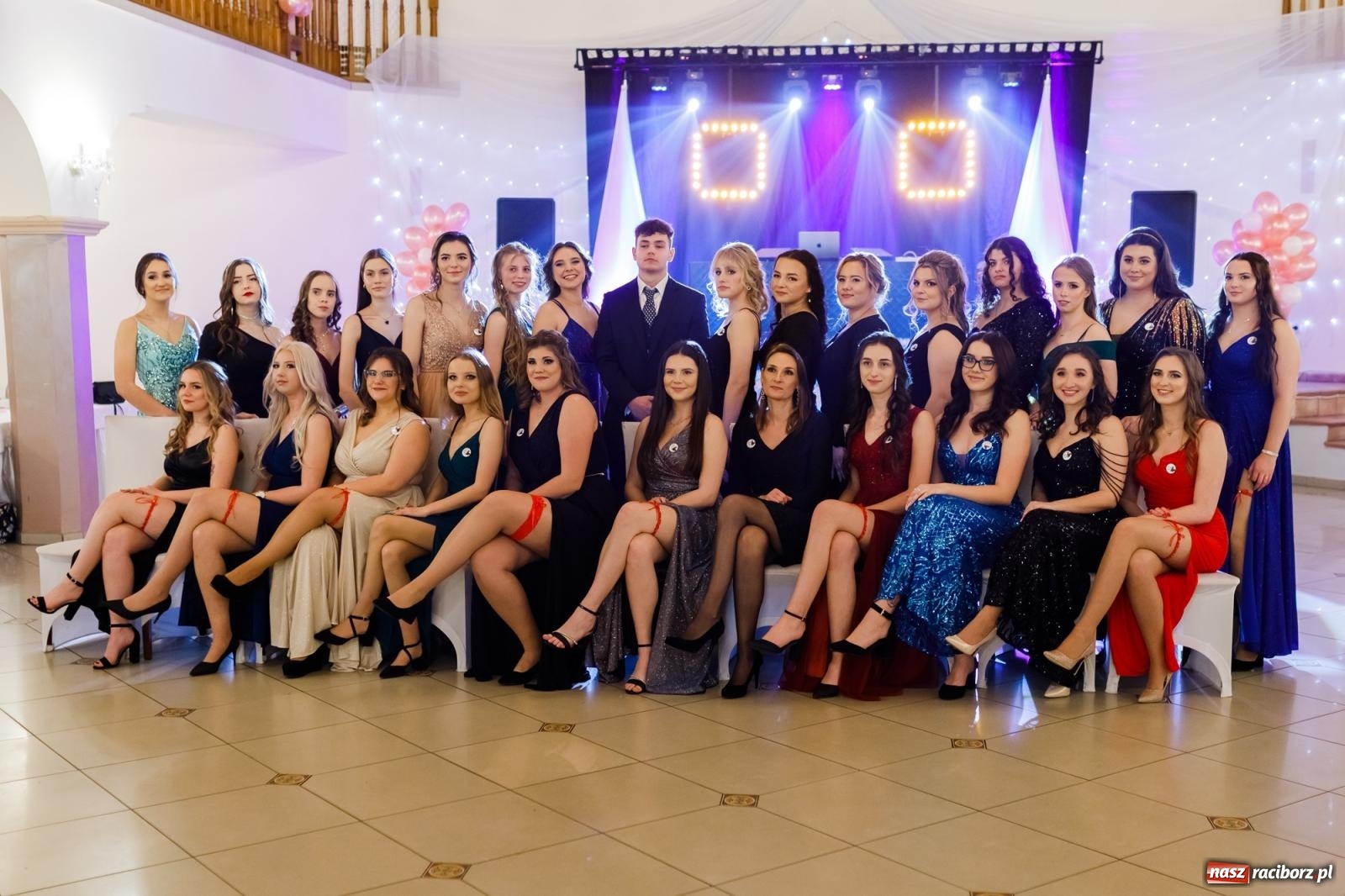 Zdjęcie w galerii na portalu naszraciborz.pl: Raciborski EKONOMIK bawi się na studniówce w Rogowie [FOTO i WIDEO] wiadomości z regionu